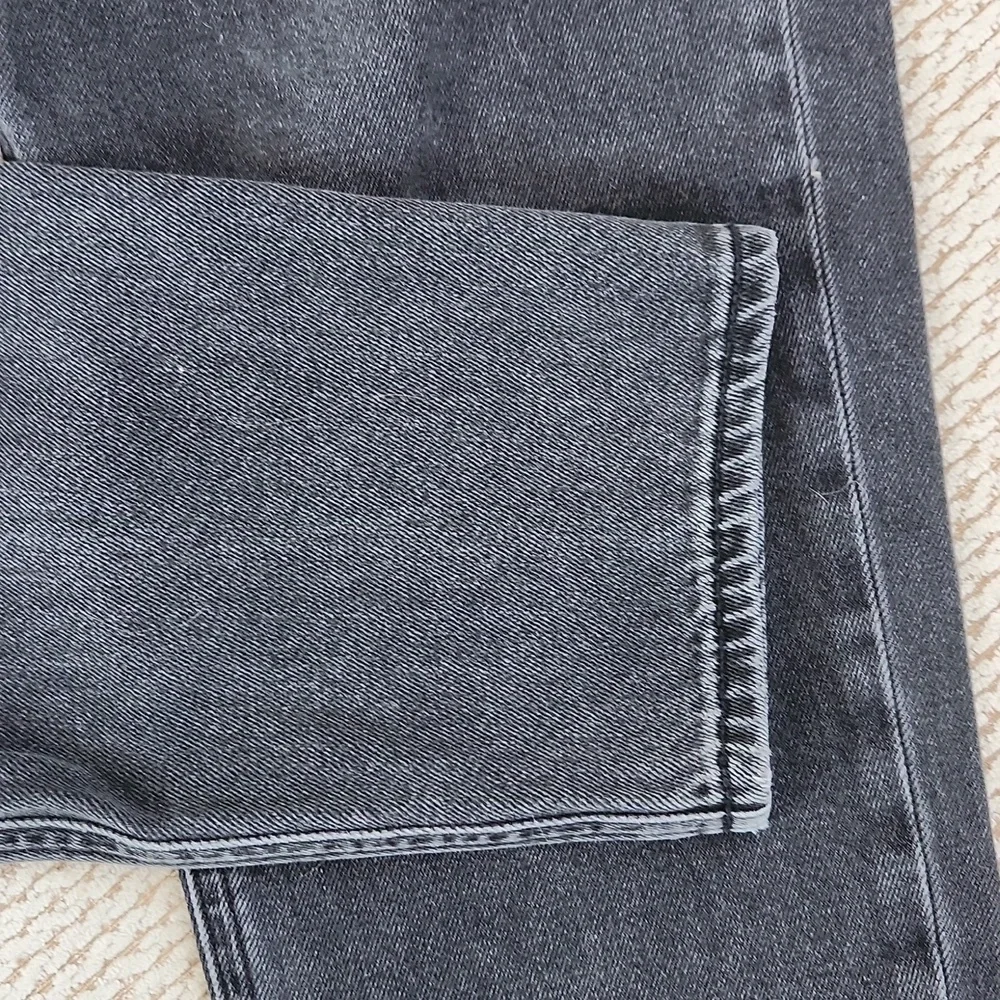 Women's AEO Black Jeans, Mom Jeans, size 4 Regular - Picture 3 of 5